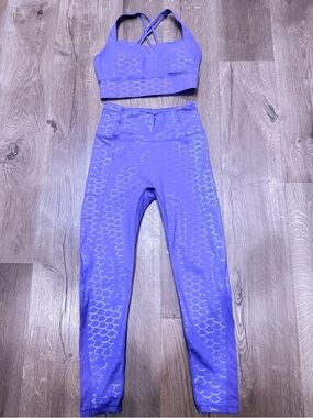Crowned Athletics “ Mermaid “ sports bra & leggings in purple size M